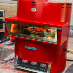 Kompaktne, punast värvi pitsahi Turbochef Fire